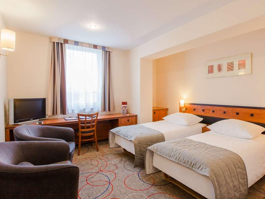 Qubus Hotel Glogow Zimmer foto