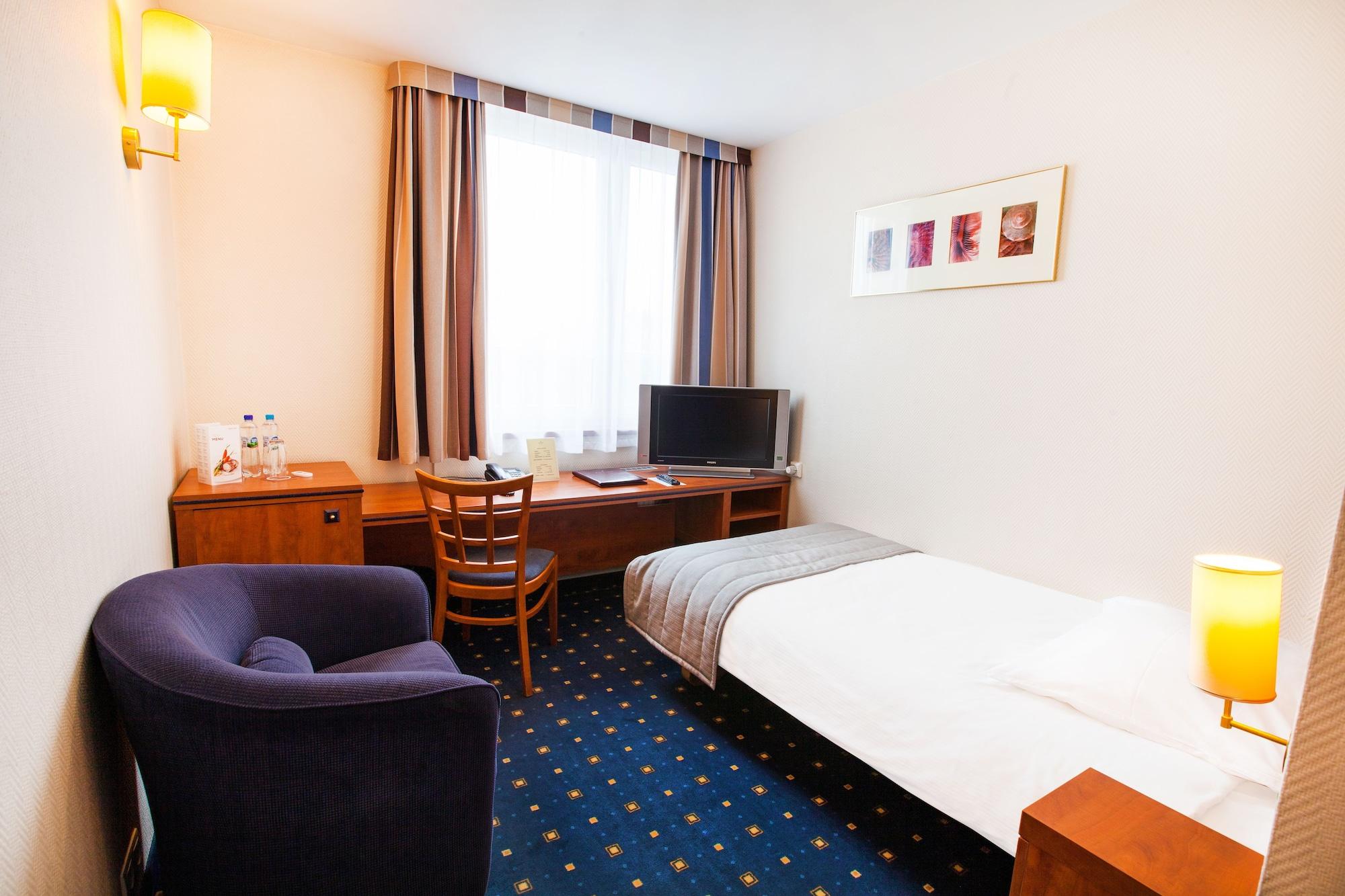 Qubus Hotel Glogow Exterior foto