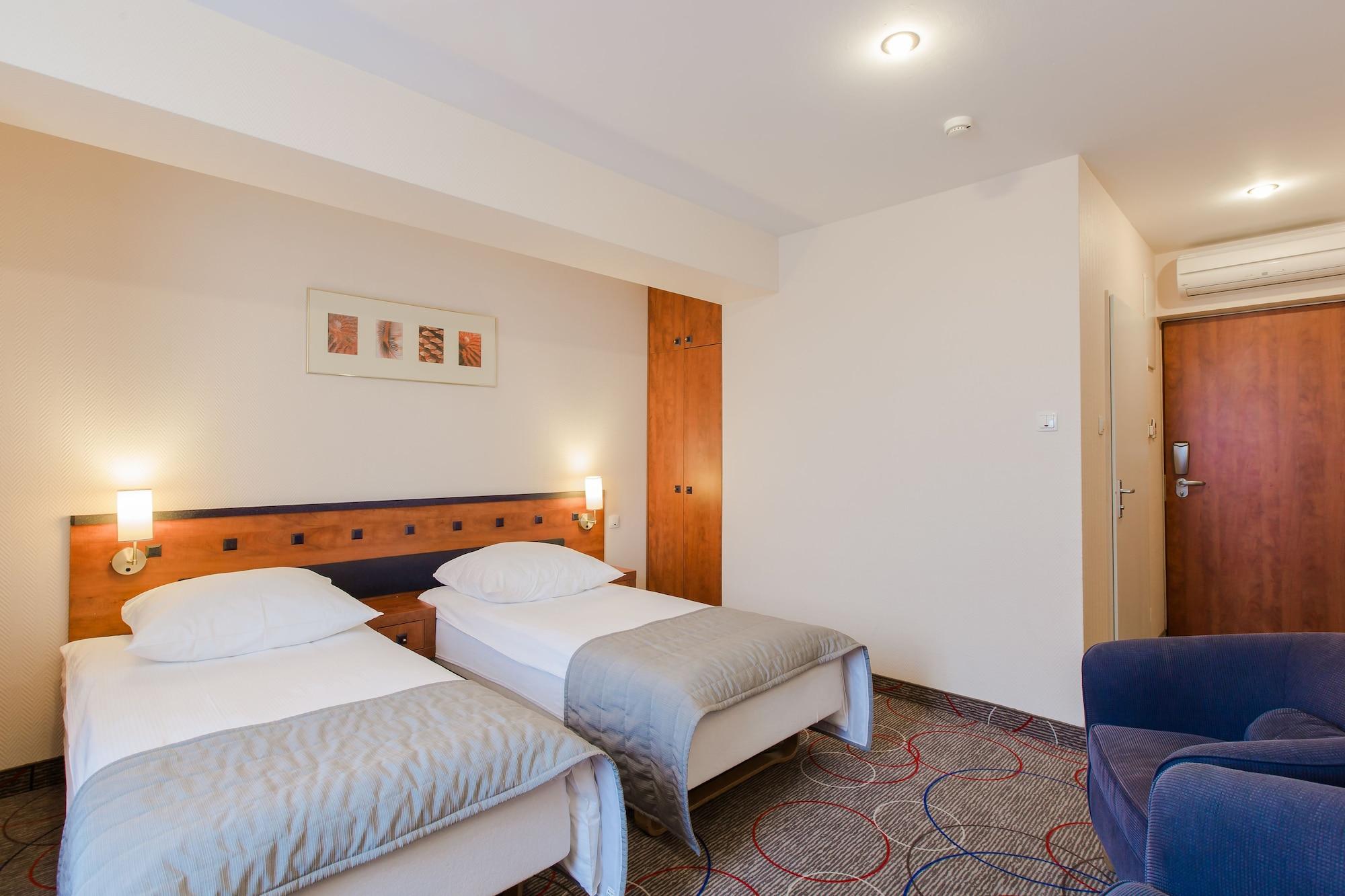 Qubus Hotel Glogow Exterior foto
